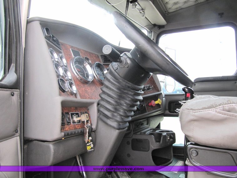 image for item 4010 2005 Kenworth Construct W900B semi tractor