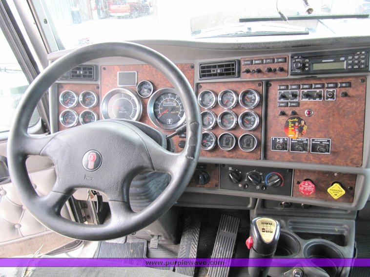 image for item 4010 2005 Kenworth Construct W900B semi tractor