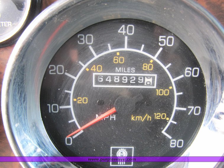 image for item 4010 2005 Kenworth Construct W900B semi tractor