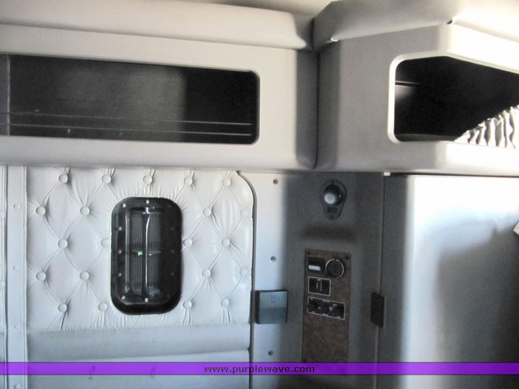 image for item 4010 2005 Kenworth Construct W900B semi tractor