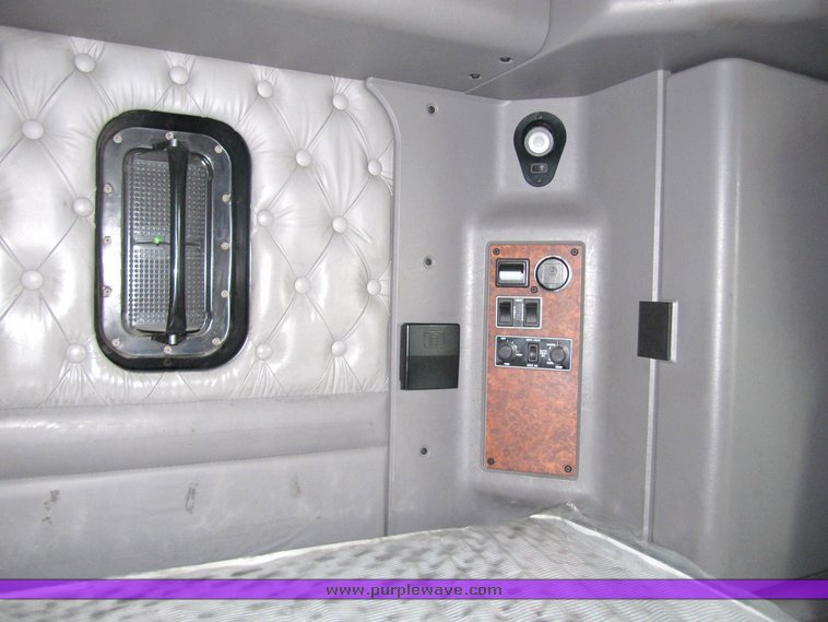 image for item 4010 2005 Kenworth Construct W900B semi tractor