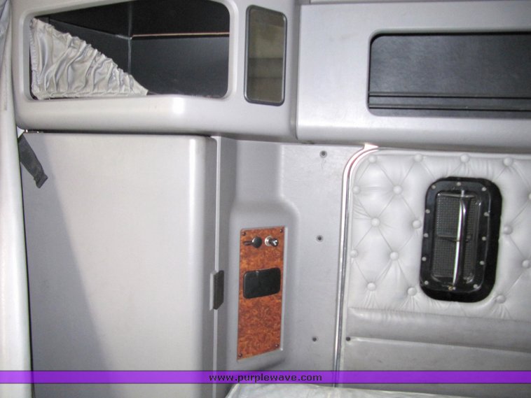 image for item 4010 2005 Kenworth Construct W900B semi tractor