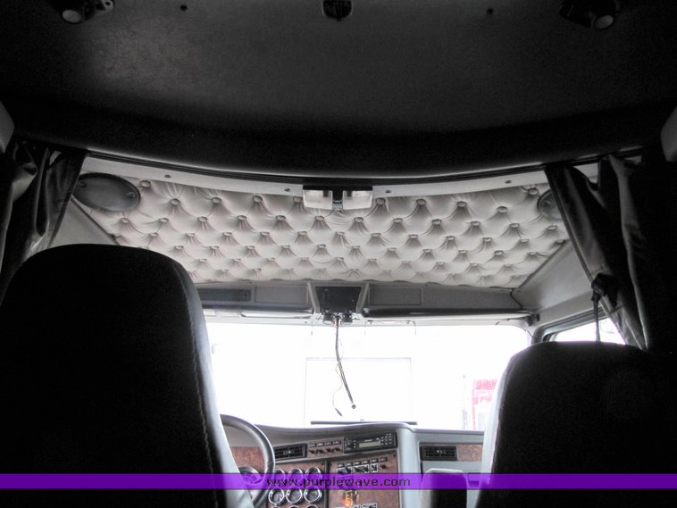 image for item 4010 2005 Kenworth Construct W900B semi tractor