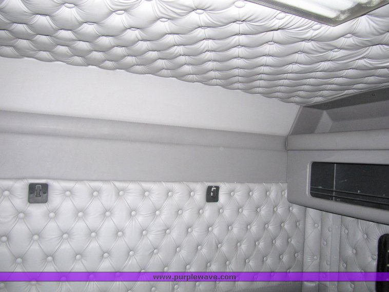 image for item 4010 2005 Kenworth Construct W900B semi tractor