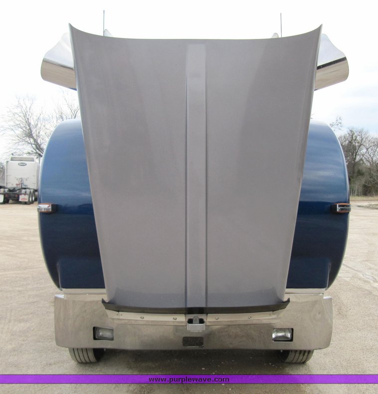 image for item 4010 2005 Kenworth Construct W900B semi tractor