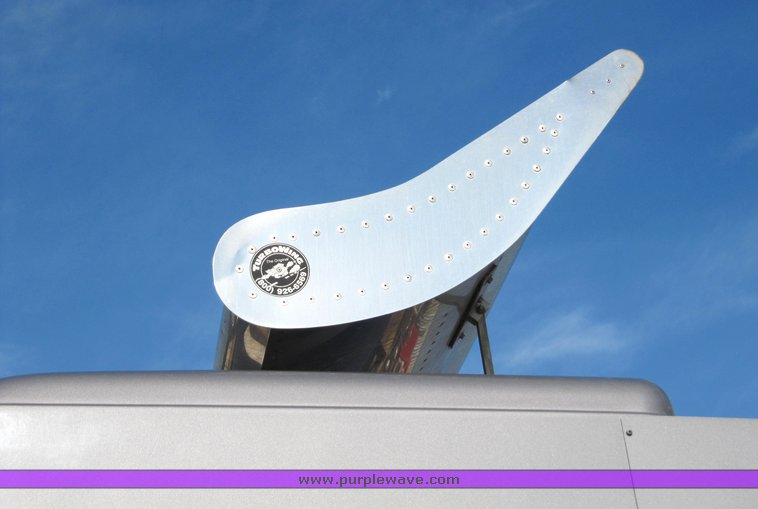 image for item 4010 2005 Kenworth Construct W900B semi tractor