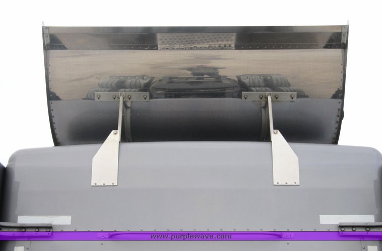 image for item 4010 2005 Kenworth Construct W900B semi tractor