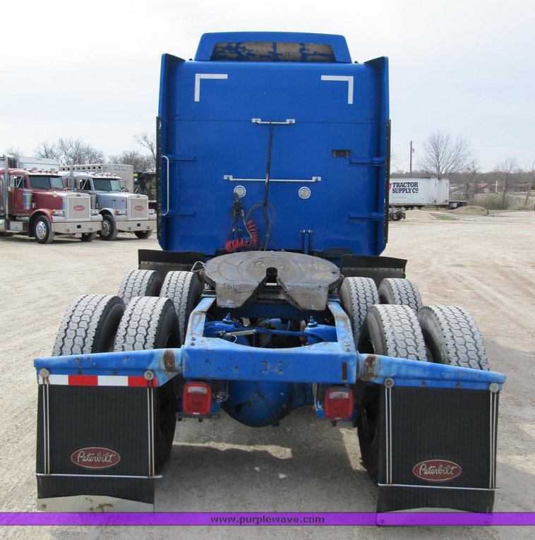 image for item 4011 2001 Peterbilt Conventional 379 semi tractor