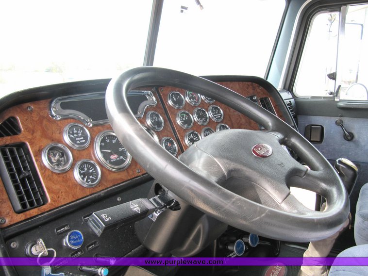 image for item 4011 2001 Peterbilt Conventional 379 semi tractor