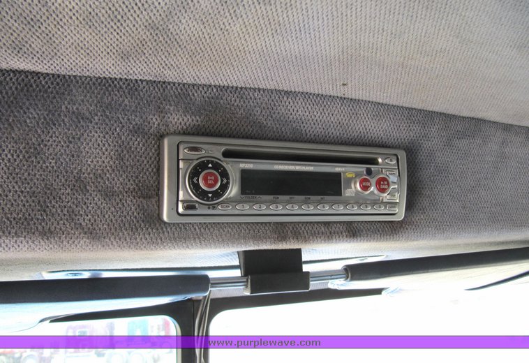 image for item 4011 2001 Peterbilt Conventional 379 semi tractor