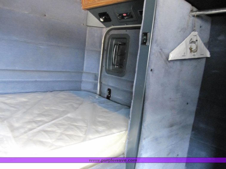 image for item 4011 2001 Peterbilt Conventional 379 semi tractor