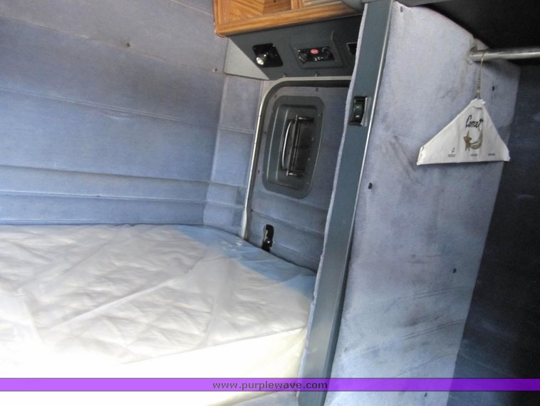 image for item 4011 2001 Peterbilt Conventional 379 semi tractor