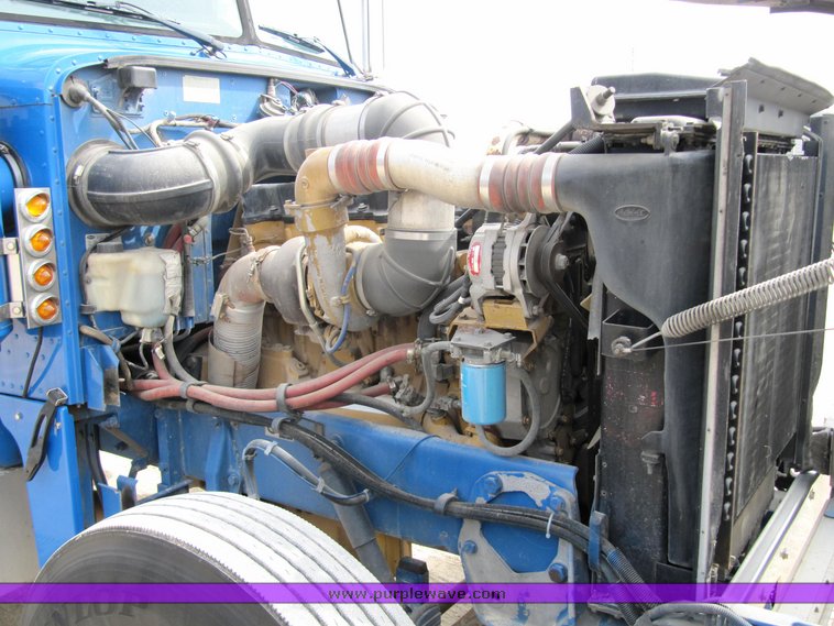 image for item 4011 2001 Peterbilt Conventional 379 semi tractor