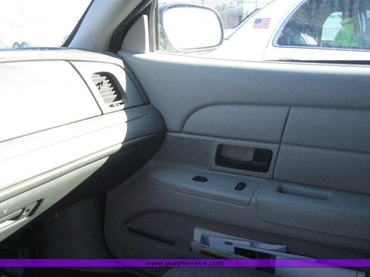 image for item 4235 2003 Ford Crown Victoria Police Interceptor