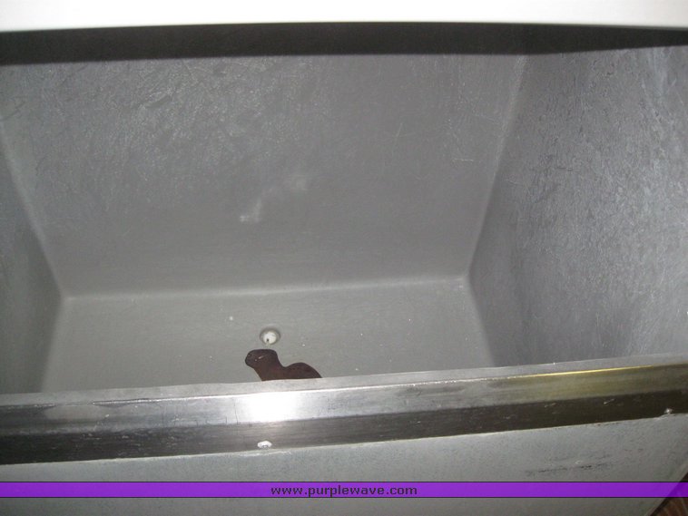 image for item 7993 Ice machine