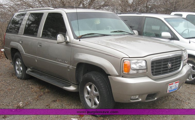 image for item 2093 2000 Cadillac Escalade