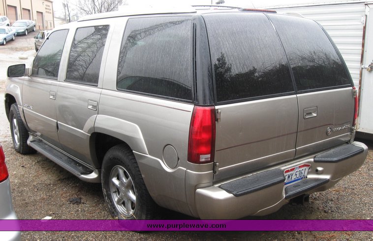 image for item 2093 2000 Cadillac Escalade