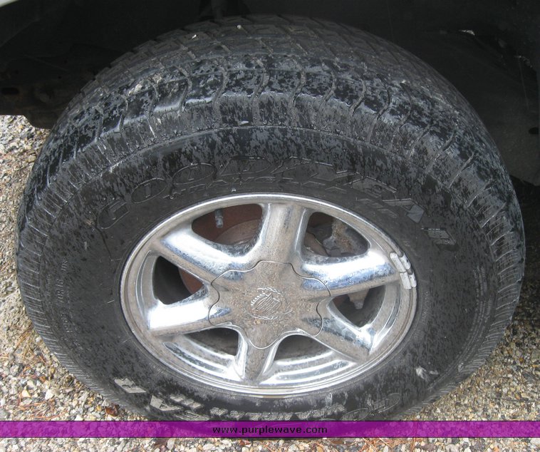 image for item 2093 2000 Cadillac Escalade