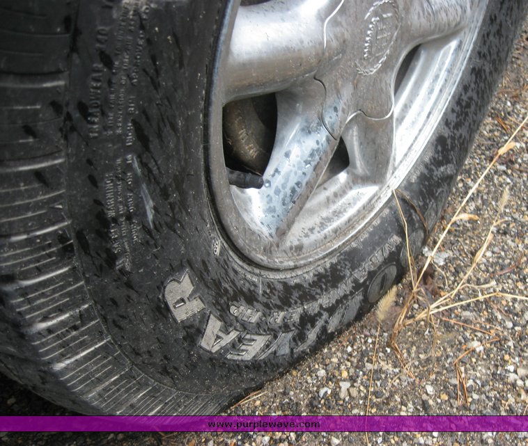 image for item 2093 2000 Cadillac Escalade