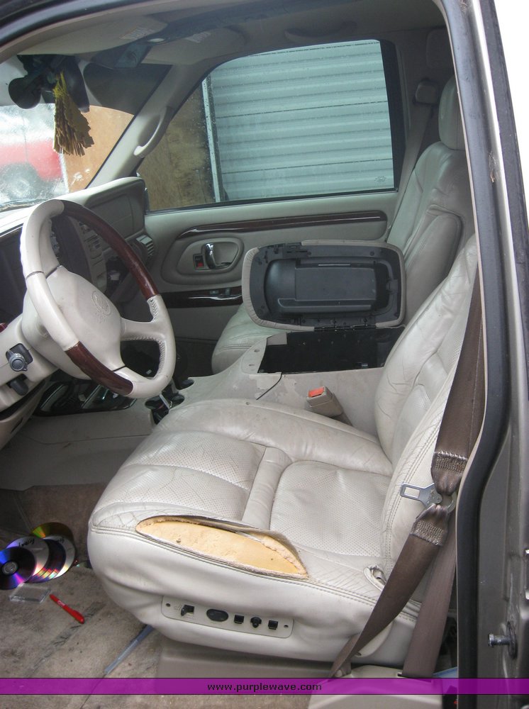 image for item 2093 2000 Cadillac Escalade