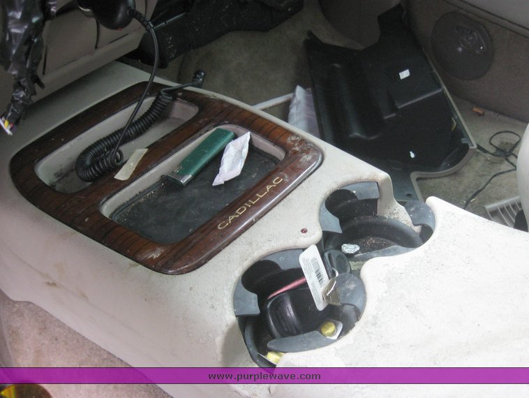 image for item 2093 2000 Cadillac Escalade