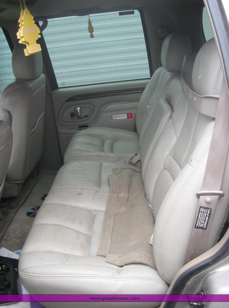 image for item 2093 2000 Cadillac Escalade