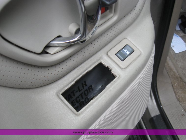 image for item 2093 2000 Cadillac Escalade