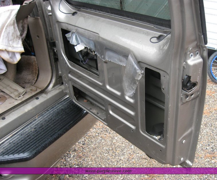 image for item 2093 2000 Cadillac Escalade