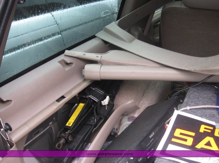 image for item 2093 2000 Cadillac Escalade