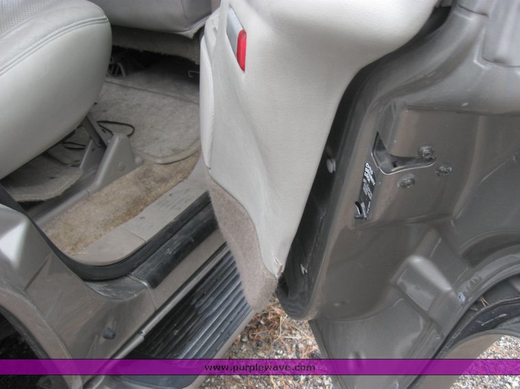 image for item 2093 2000 Cadillac Escalade