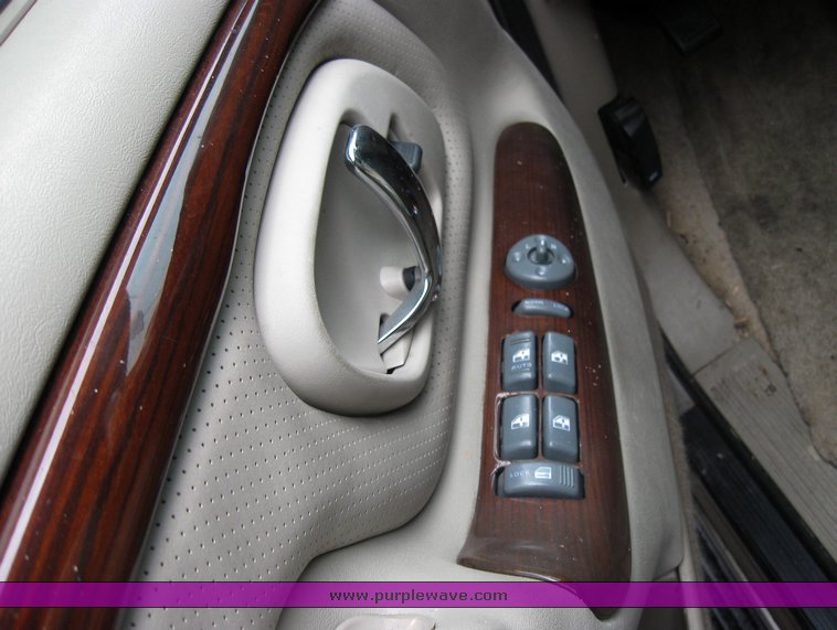 image for item 2093 2000 Cadillac Escalade