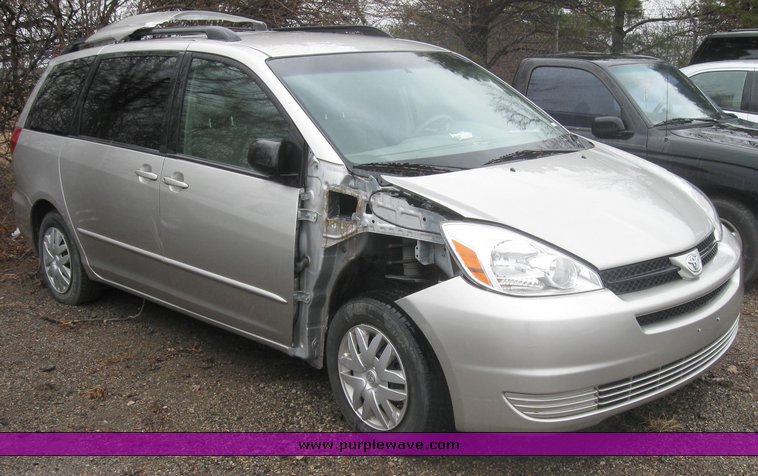 image for item 2096 2004 Toyota Sienna