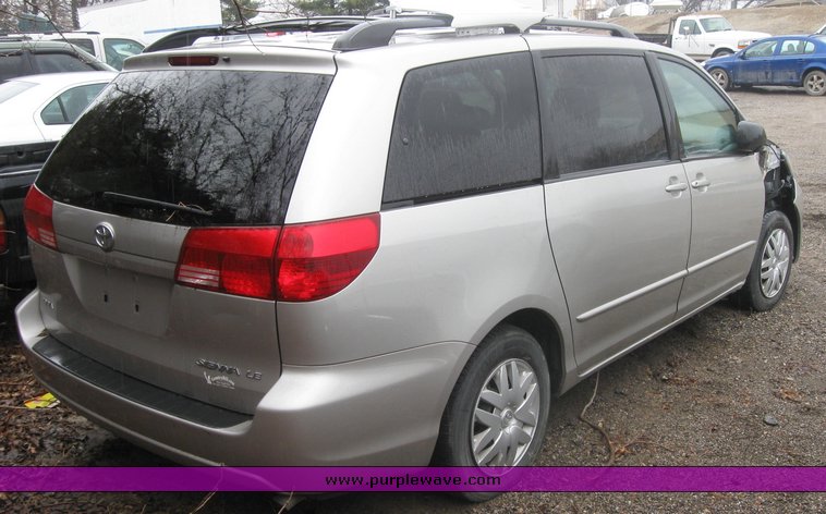 image for item 2096 2004 Toyota Sienna