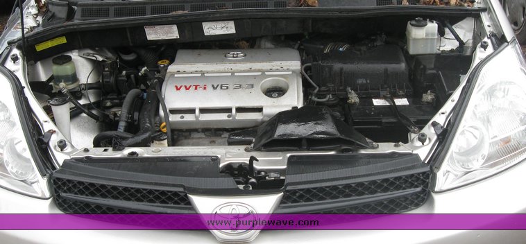 image for item 2096 2004 Toyota Sienna