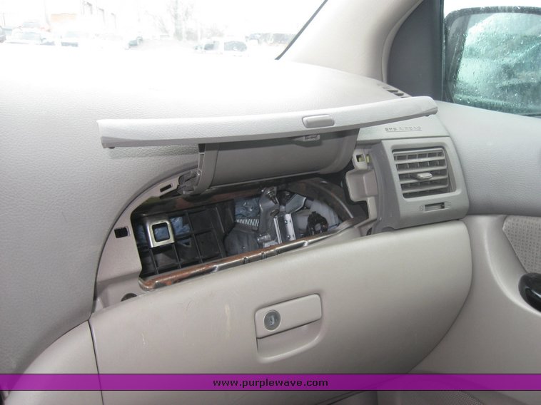 image for item 2096 2004 Toyota Sienna