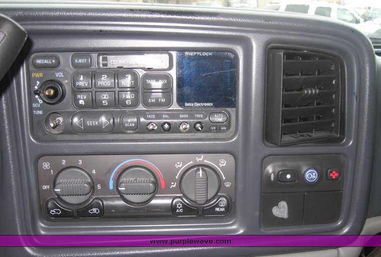 image for item 2100 2001 Chevrolet Tahoe K1500