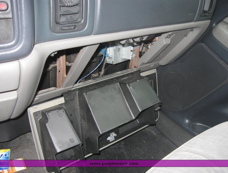 image for item 2100 2001 Chevrolet Tahoe K1500