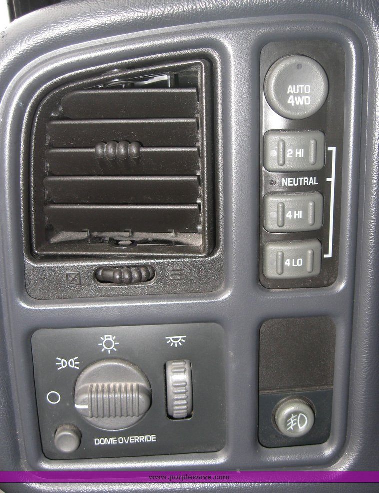 image for item 2100 2001 Chevrolet Tahoe K1500