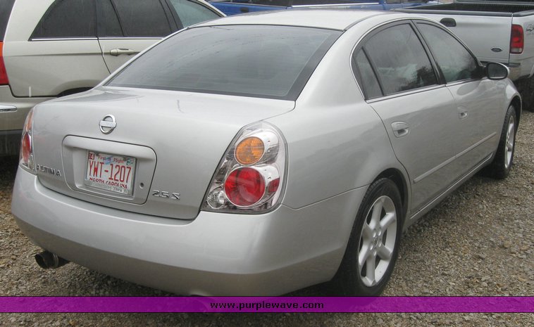 image for item 2103 2002 Nissan Altima