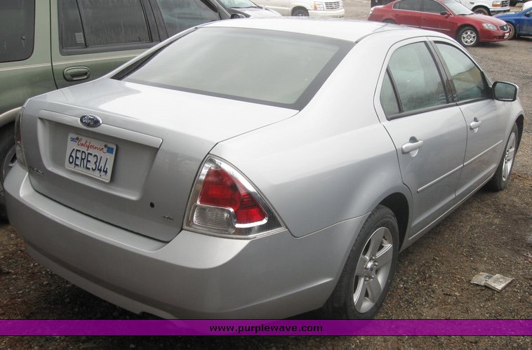 image for item 2105 2006 Ford Fusion SE
