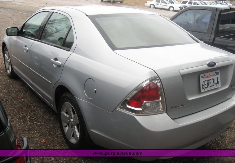 image for item 2105 2006 Ford Fusion SE