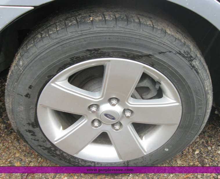 image for item 2105 2006 Ford Fusion SE