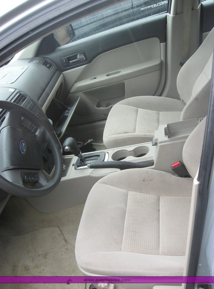 image for item 2105 2006 Ford Fusion SE
