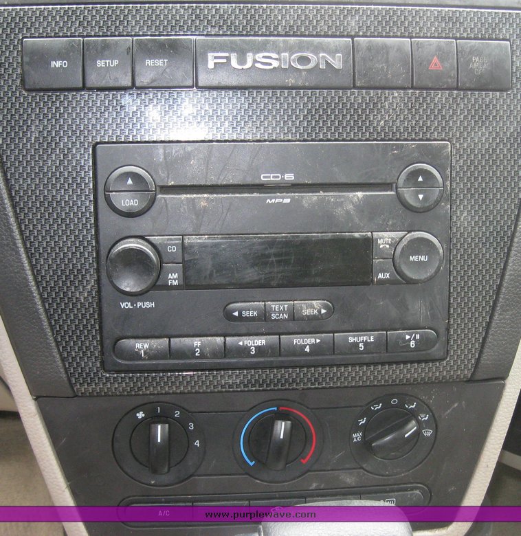 image for item 2105 2006 Ford Fusion SE