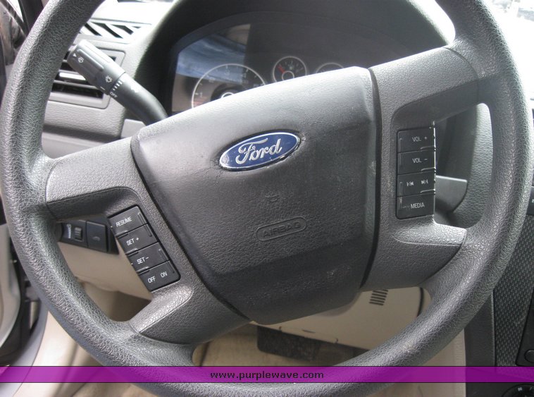 image for item 2105 2006 Ford Fusion SE