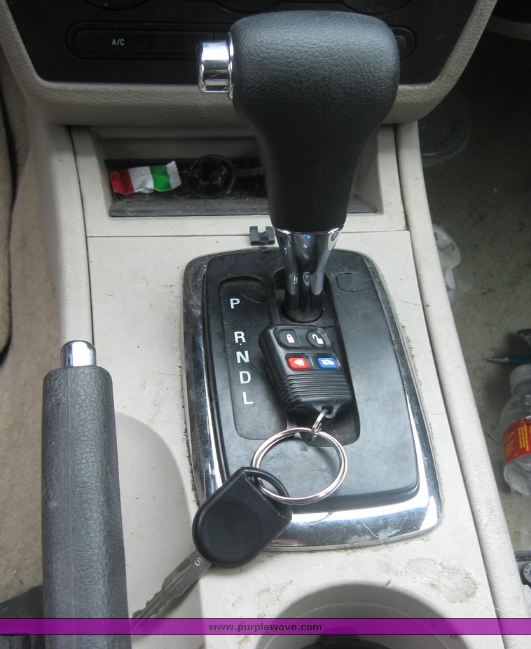 image for item 2105 2006 Ford Fusion SE