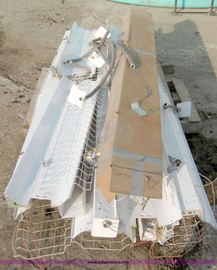 image for item 3083 (6) 8' shop lights