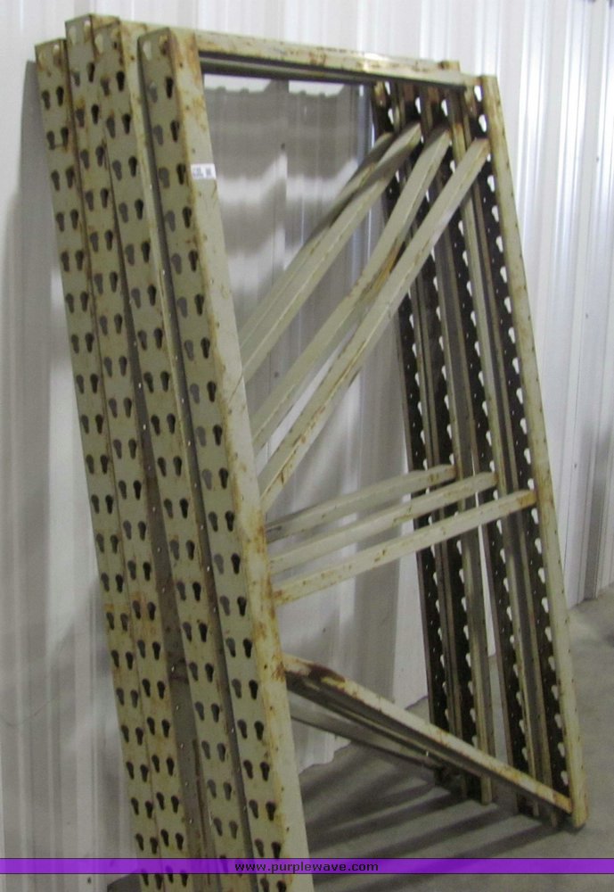 image for item 3189 Assorted pallet racking