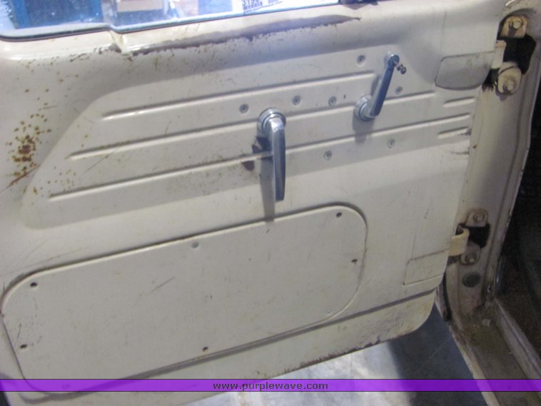 image for item 3196 1965 Ford F-250