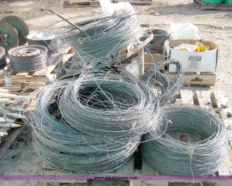 image for item 3416 Assorted electric fence supplies